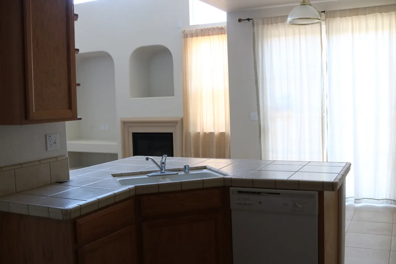 Kitchen & dishwasher